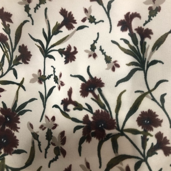 Ann Taylor factory woman’s size XL, long sleeve, blouse, Floral, maroon flowers - Picture 4 of 6